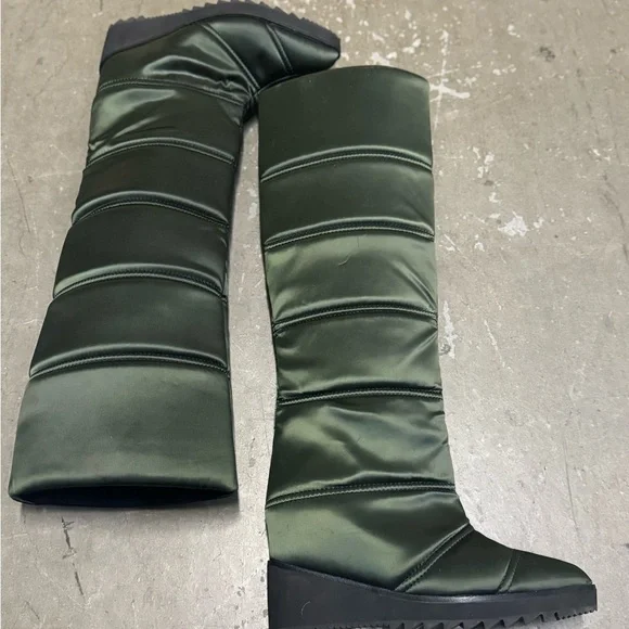 Jeffrey Campbell Squall Dark Green Winter Boots
Size 8 - Picture 4 of 10